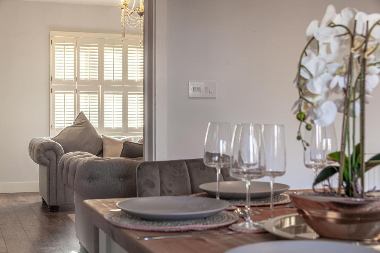 Modern 3 Bedroom House With Parking Бат Экстерьер фото